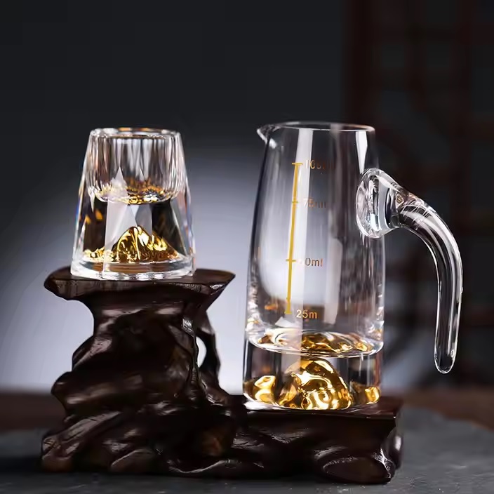 Kristallkaraffe mit Messskala - Gold / 100ml